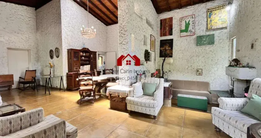 Casa para Venda em Cotia, Granja Viana, 4 dormitórios, 1 suíte, 3 banheiros, 5 vagas