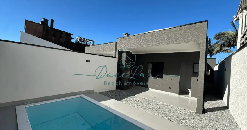 Casas novas de alto padrão a 100 metros do mar, à venda em pontal do paraná