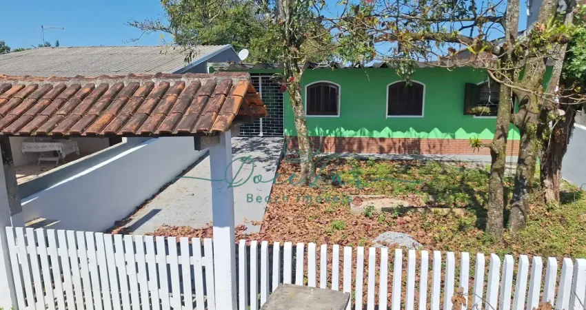 Casa com amplo terreno de 360m² à venda no Guaciara, em Matinhos