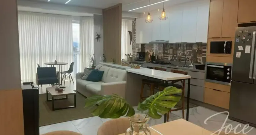 Apartamento 02 suítes, lavabo, currasqueira à carvão, 02 vagas, finamente mobiliado e equipado no bairro fazenda itajaí!!