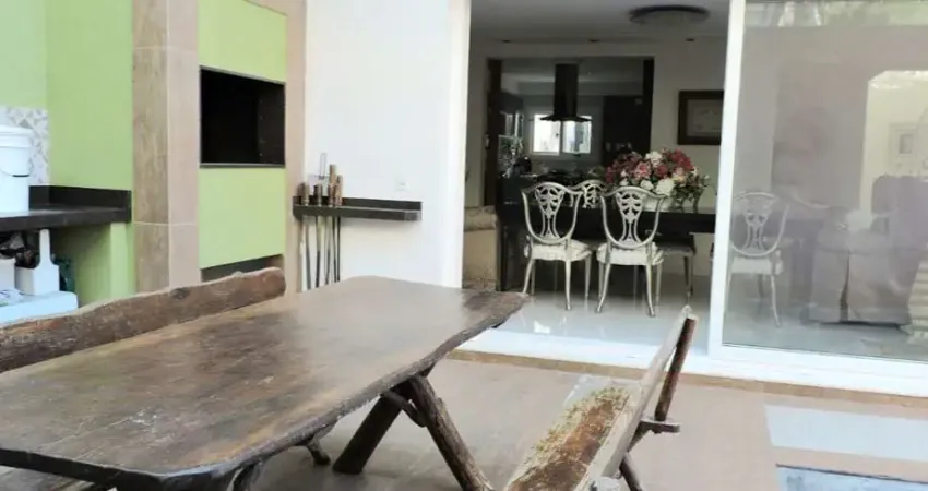 Excelente casa à venda na praia brava!! 5 dormitórios, garagem para 6 carros, 4 quadras do mar!!