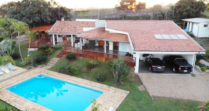 Chacara de 5000 m2 com 350 m2 de área construída Condominio Fechado