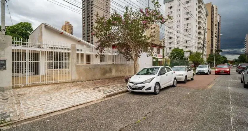 Casa comercial com 7 salas para alugar na Rua Atílio Bório, 242, Cristo Rei, Curitiba
