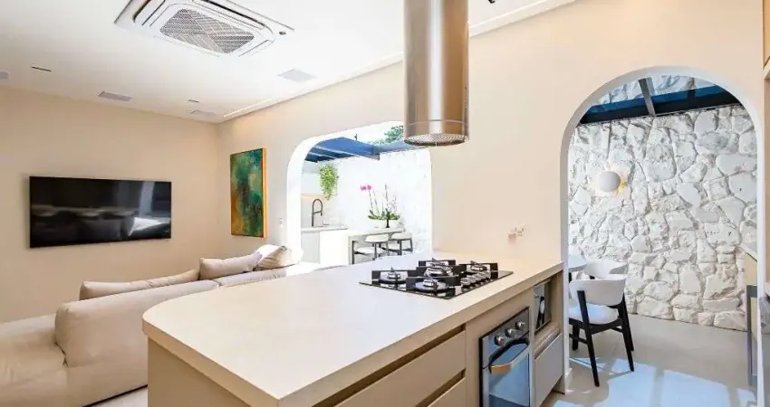 Sobrado mobiliado no Água Verde com jacuzzi, churrasqueira e exclusividade