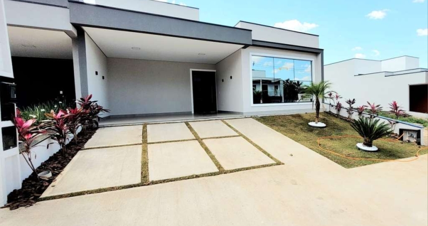 LINDA Casa à venda, em condomínio  , com três suítes, com piscina, nova acabamento impecavel,  Jard