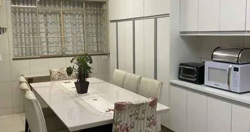 Casa à venda com quatro dormitórios, muito bem localizada no coração !!! perto de tudo!! Centro, In