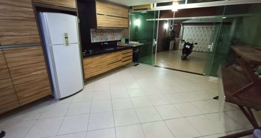 Lindo Sobrado à vendcom três suítes , repleto de armários em todas as dependencias ,ótima localizaç