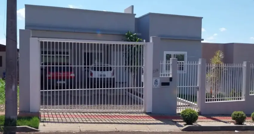 Casa à no bairro araras, chapecó. possui 03 quartos e espaço para piscina