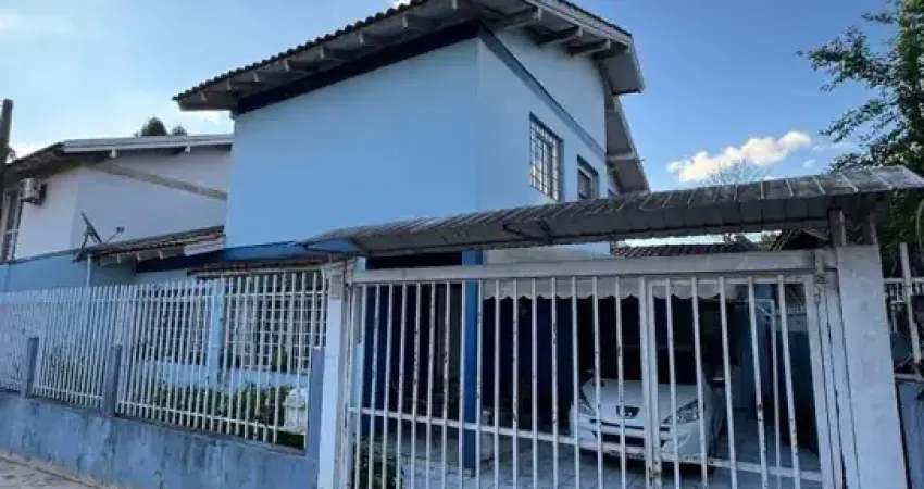 Casa à venda perto do sesc chapecó, com 03 quartos sendo um suíte