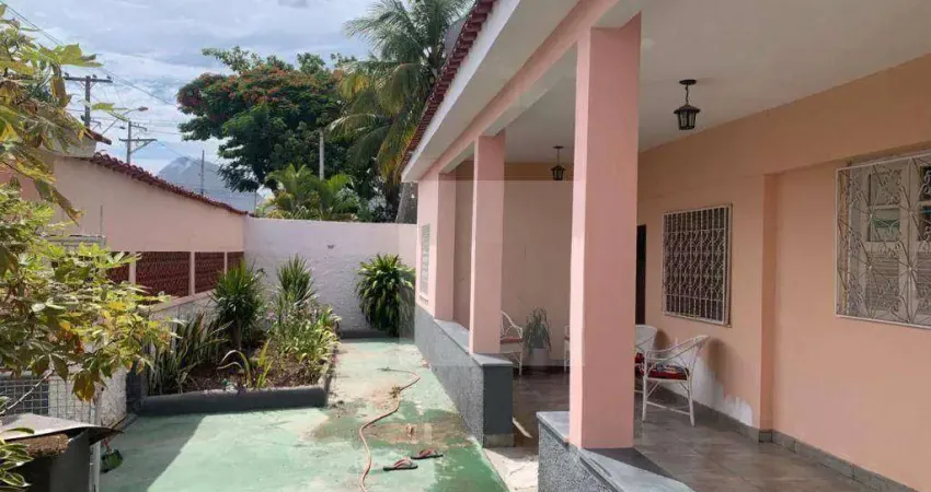 Casa com 8 dormitórios à venda, 235 m² por R$ 950.000,00 - São José do Imbassaí - Maricá/RJ