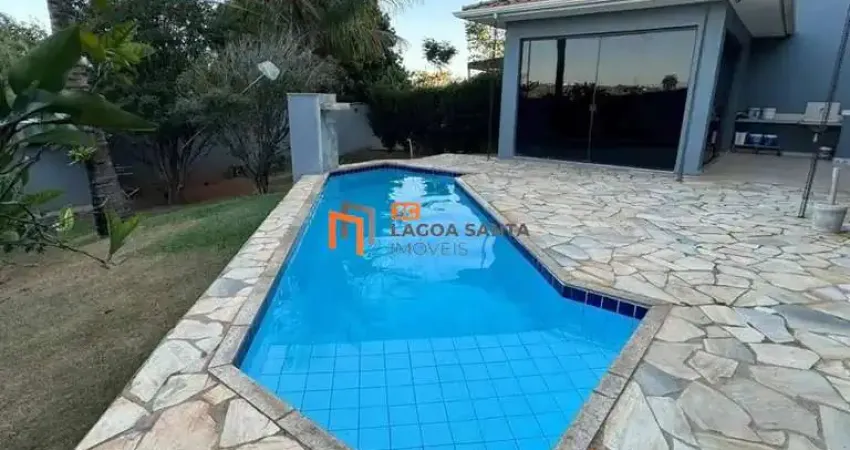 CASA  CINCO QUARTOS LOCALIZADA A 600 METROS DA ORLA DA LAGOA - LAGOA SANTA