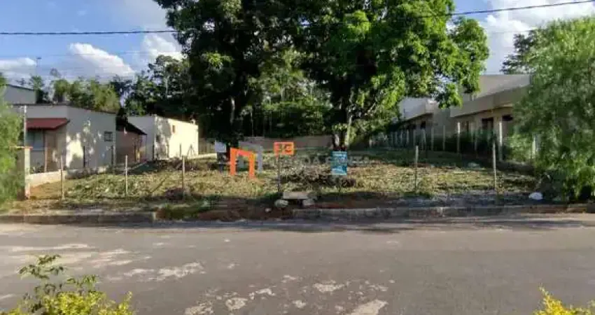 LOTE DE 1.000 M² NO CONDOMÍNIO ESTÂNCIA DAS AROEIRAS COM FOTOVOLTAICO
