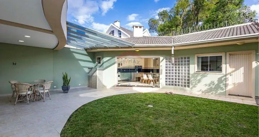 Casa mobiliada para locação em Santa Felicidade, com 287m², 4 quartos, sendo 2 suítes, 1 closet por R$ 9.800,00 – Curitiba/PR