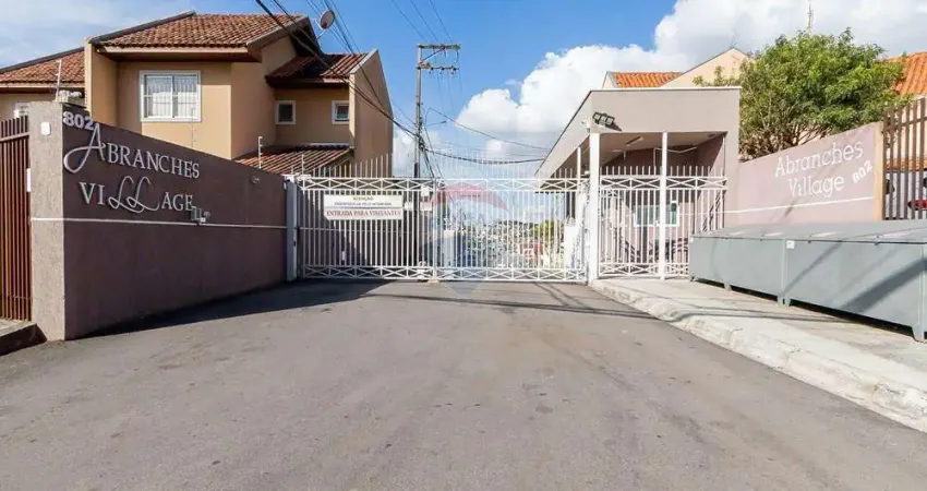 Sobrado à venda com 3 quartos sendo 1 suíte e 2 vagas de garagem por R$500.000,00, no Condomínio Abranches Village, em Curitiba/PR