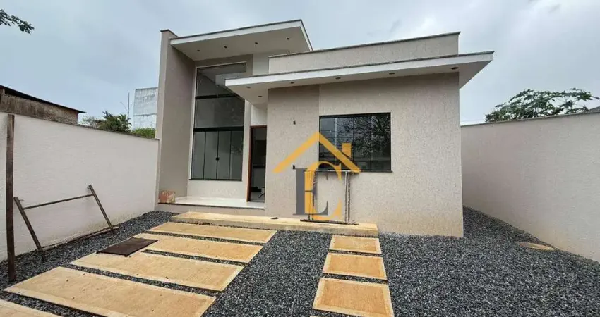 Linda casa linear com 3 quartos no bairro Maria Turri em Rio das Ostras/RJ