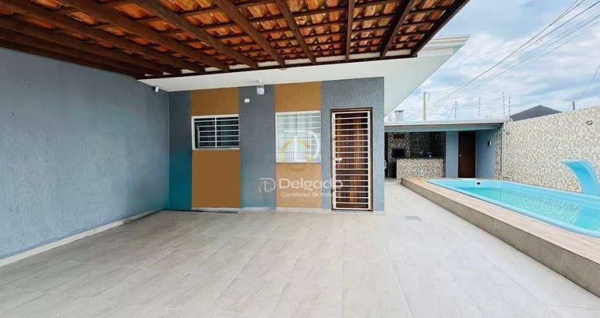 Casa com piscina perto do mar
