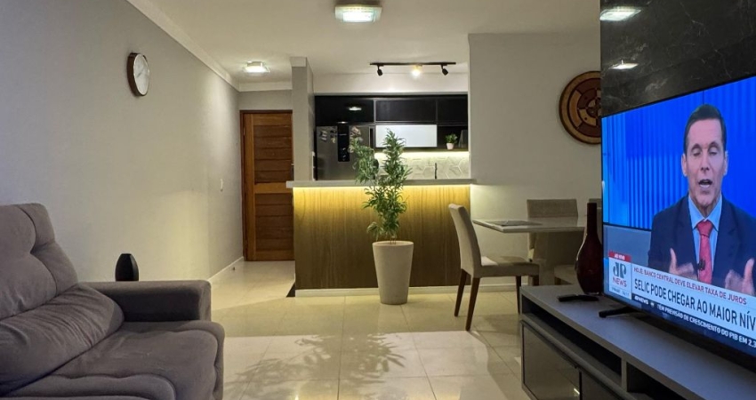 Apartamento Reformado Nascente   Todo projetado e com iluminação especial Andar Alto Calhau