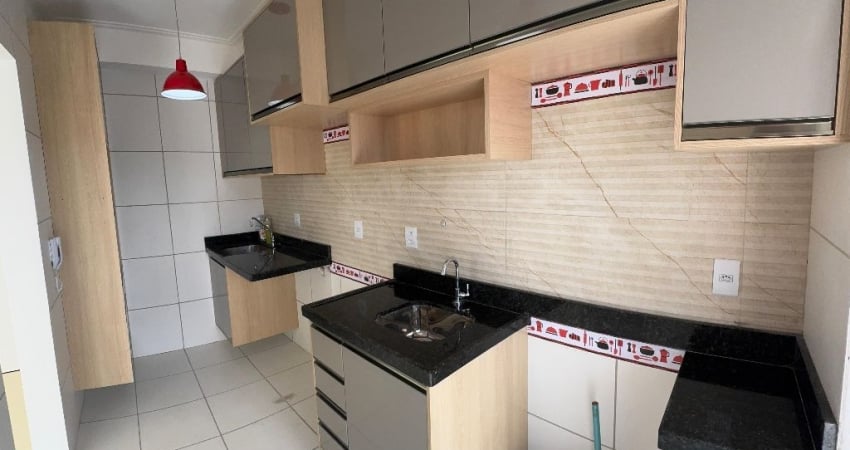 Apartamento ventilado, com 57m Todo no porcelanato, reformado com cortina de vidro.