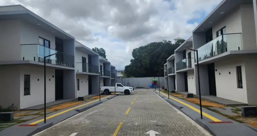 Casa de condominio com 3 quartos, duplex, amplo quintal. casa nova