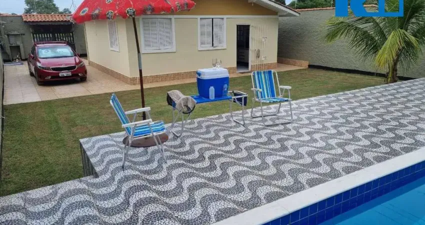 Casa Térrea com Piscina, Pertinho da Praia da Cocanha! - Caraguatatuba