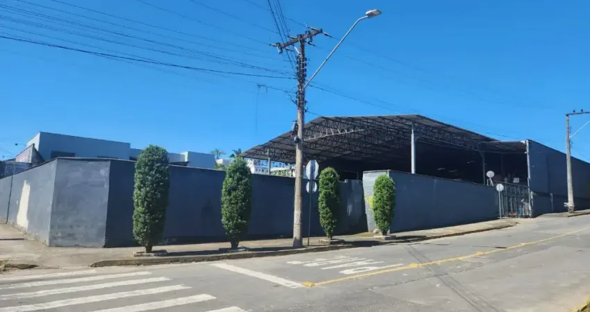 Ótimo terreno comercial a venda com 1872 m2 com galpão no bairro Glória - Joinville - SC