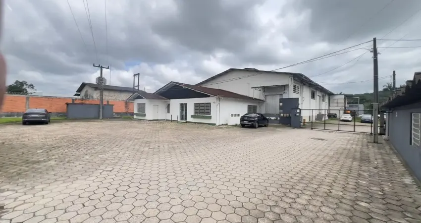 Barracão / Galpão / Depósito com 4 salas para alugar no Jardim Sofia, Joinville