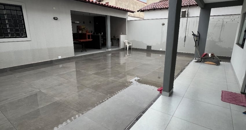 Casa com 3 quartos à venda no Jardim Patrícia, Uberlândia 
