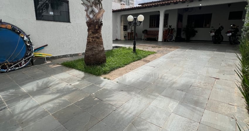 Casa com 4 quartos à venda no Cazeca, Uberlândia 