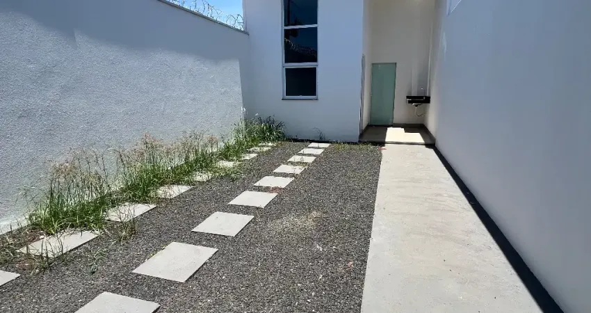 Casa com 3 quartos à venda no Santa Mônica, Uberlândia 