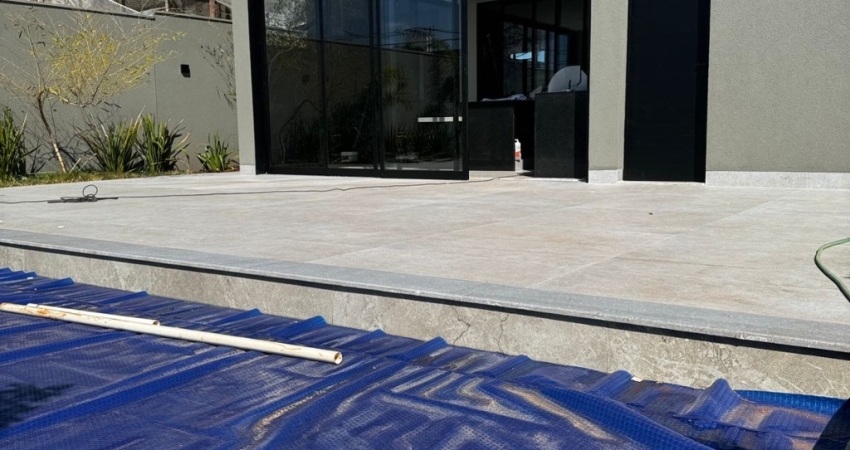 Casa luxuosa em condomínio fechado na Zona Sul