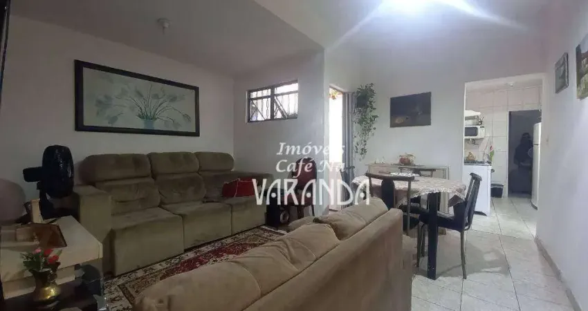UMA CASA SUBDIVIDIDA  EM DUAS !