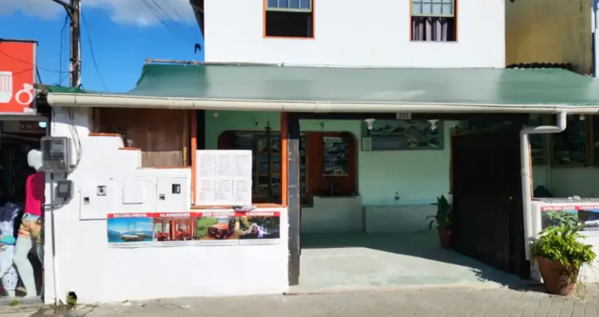 2 Casas Comercial a venda  no centro de Paraty RJ.