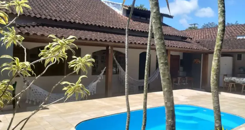 Bela casa - rica em madeira - 6 dormitórios - escritura definitiva - residencial ou comercial - confira!