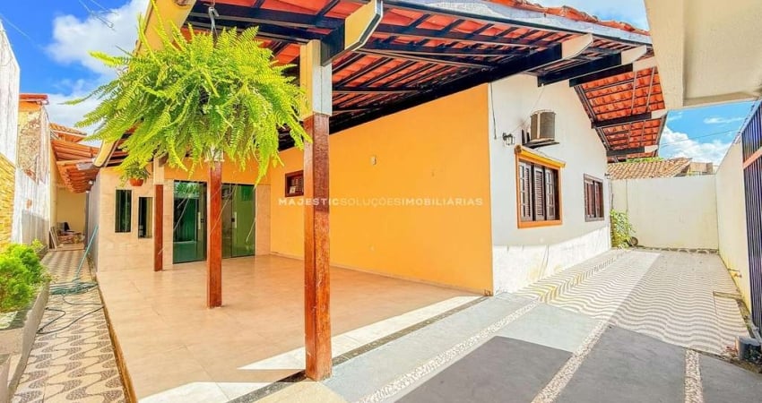 Vendo casa com 3 suítes em residencial fechado e com espaço para área de lazer próximo da praia