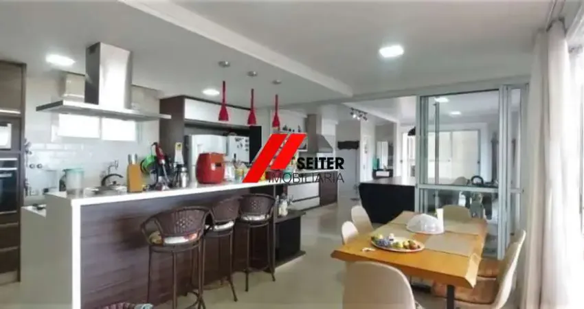 Casa a venda com 4 suítes no bairro Trindade a venda