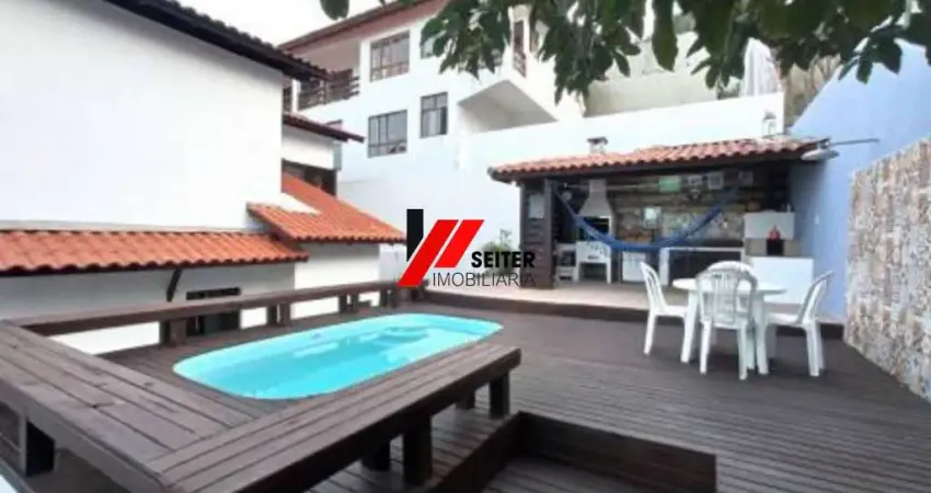 Casa com 3 dormitórios, sendo 1 suíte a venda, com área de 214,82m² Trindade