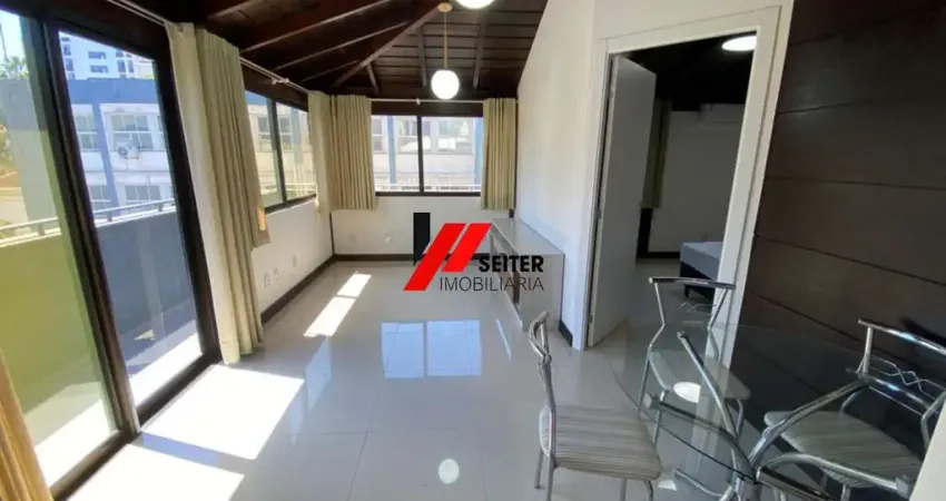 Cobertura no centro de florianopolis para locação com 1 quarto sendo 1 suíte, com área de 55m²