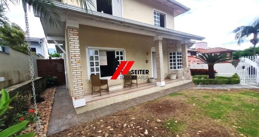 Casa mobiliada à venda em condomínio fechado no Bairro Monte Verde em Florianópolis com 4 quartos sendo 3 suítes