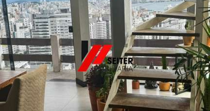Casa a venda de 2 dormitórios no Centro de Florianópolis