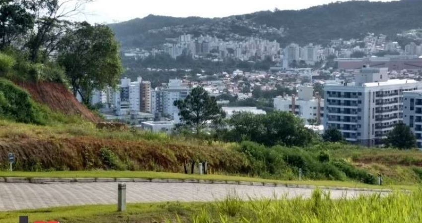 Terreno a venda no bairro Itacorubi com localização previlegiada