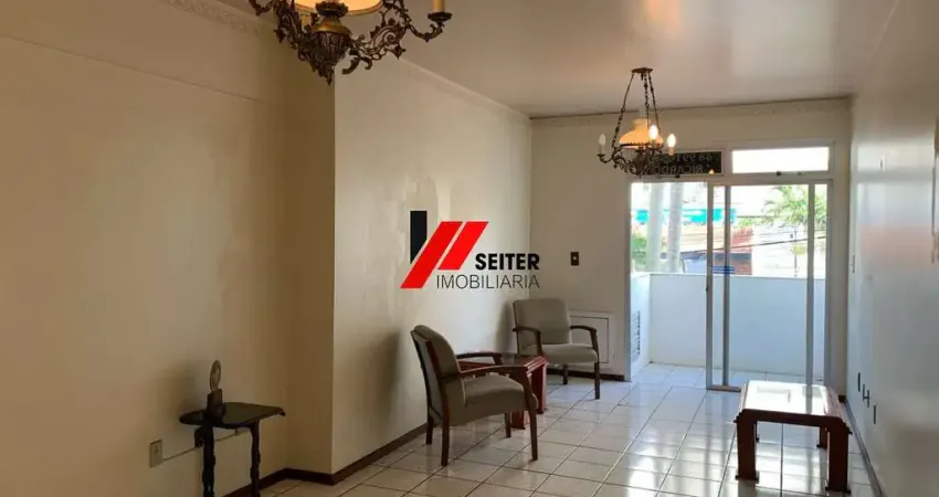 Apartamento de 3 quartos e suite a venda no Centro de Florianópolis.