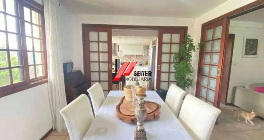 Casa a venda com 4 dormitórios no Bairro Agronômica Florianópolis