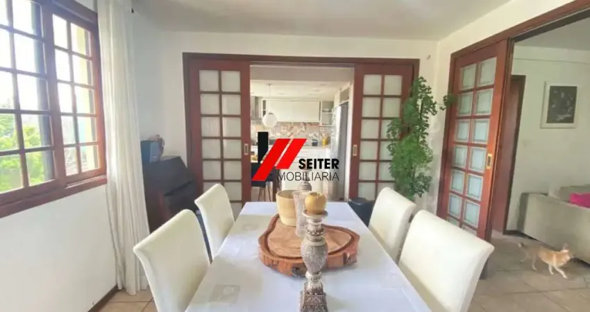 Casa à venda no Bairro Agronômica com vista para o mar em Florianópolis