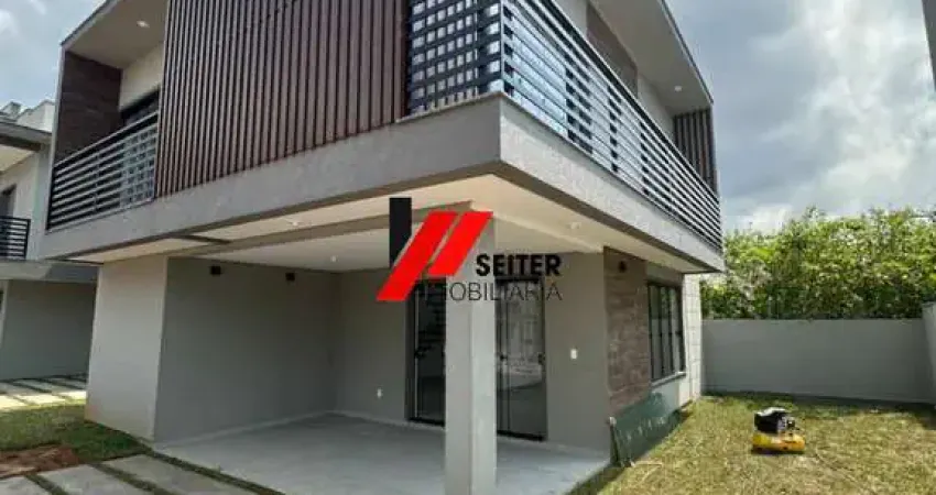 Casa à venda em Florianópolis-SC, bairro Campeche: 3 quartos, 2 suítes, 3 salas, 3 banheiros, 1 vaga de garagem, 182m² de área.