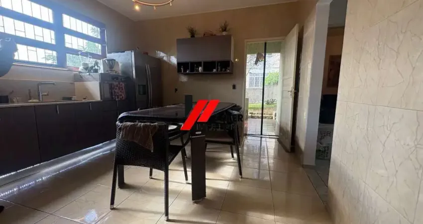 Casa de 120M² com 4 dormitórios no coração da trindade