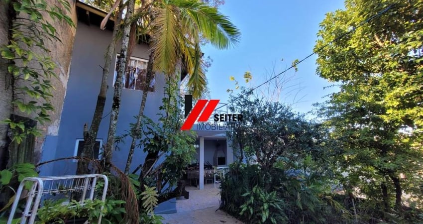 Casa de 2 dormitórios com suíte e edícula à venda Trindade Florianópolis