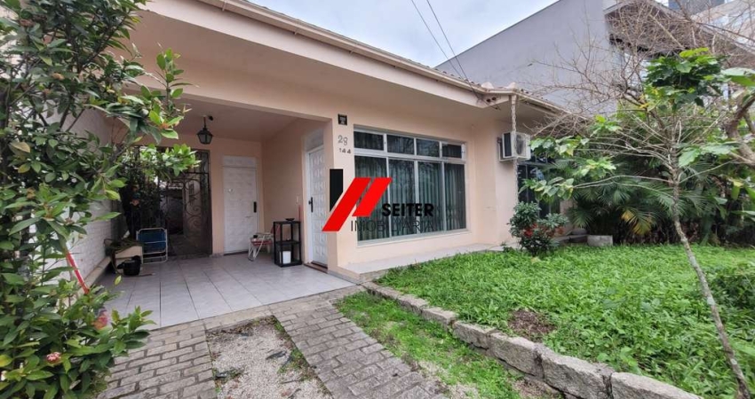 Casa com 3 quartos e terreno de 275m² à venda na Trindade, com viabilidade residencial e comercial, Florianópolis/SC