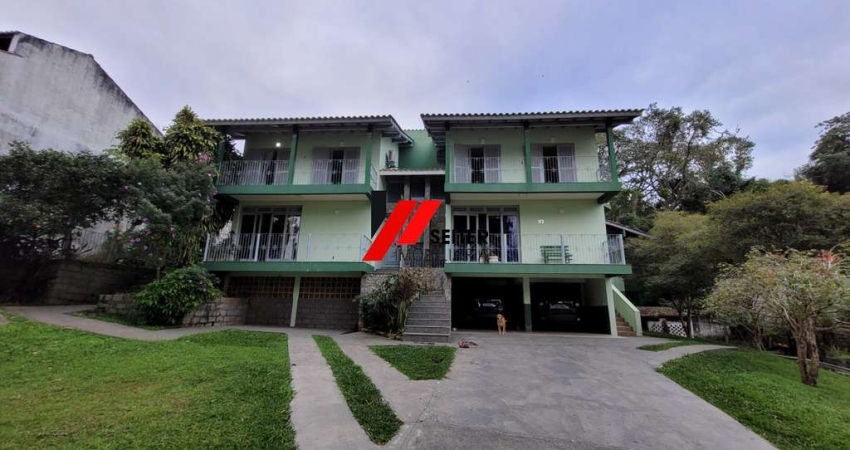 Casa ampla com estilo atemporal com 4 quartos sendo 2 suítes com banheira  à venda na Trindade ? ideal para uso comercial ou residencial