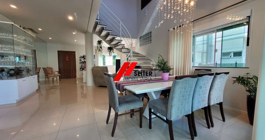 Casa de alto padrão à venda na Trindade ? 3 dormitórios, spa privativo, vista para área verde, condomínio exclusivo
