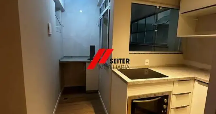 Apartamento à venda em Florianópolis-SC, Centro - 2 quartos 1 sala 1 banheiro 47,62 m² de área.